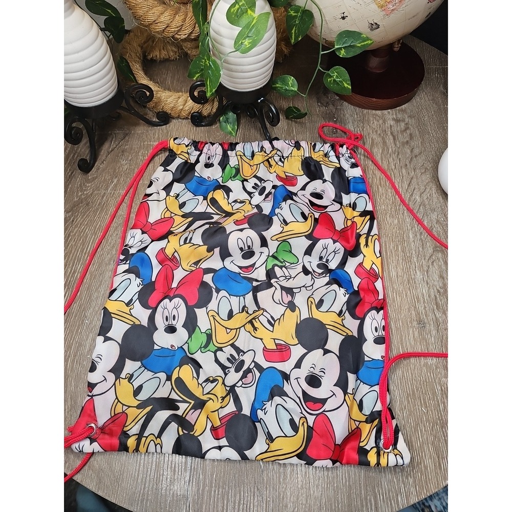 Disney Mickey Mouse and Friends Graphic Sweatshirt Preowned